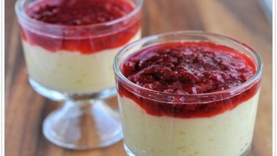 Рецепт тапиоки с клубнично-ревенным компотом