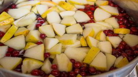 Рецепт яблочно-клюквенного компот с имбирем