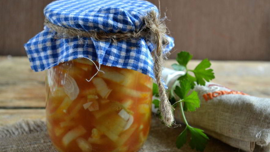 Рецепт лука в томатной заливке на зиму