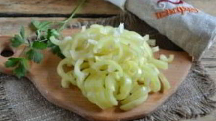 Рецепт лука в томатной заливке на зиму