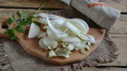 Рецепт лука в томатной заливке на зиму