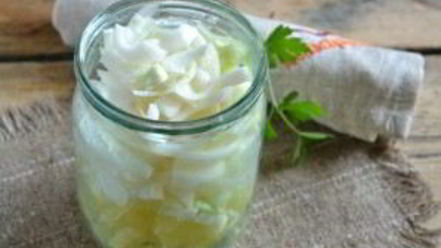 Рецепт лука в томатной заливке на зиму