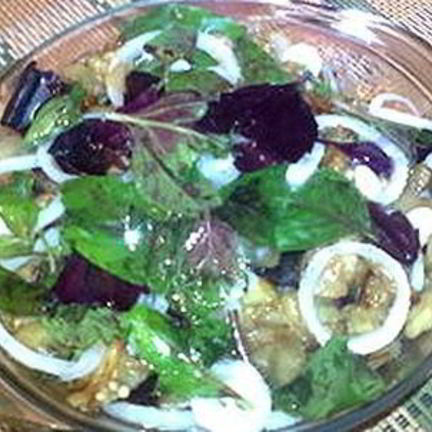 Рецепт Баклажанов, маринованных с базиликом, луком и чесноком