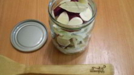 Рецепт капусты, маринованной кусочками со свеклой