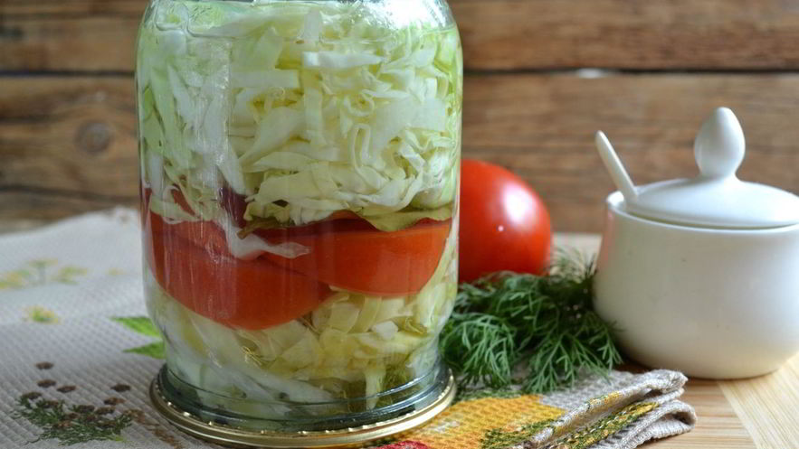 Рецепт маринованной капусты с помидорами