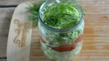 Рецепт маринованной капусты с помидорами