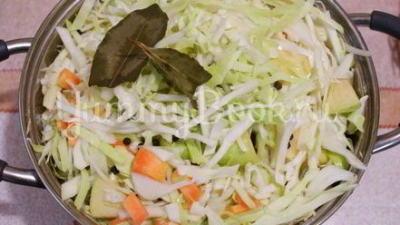 Рецепт маринованной капусты с яблоками