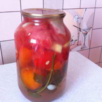 Маринованные арбузы с помидорами