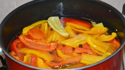 Рецепт перца болгарского на зиму дольками маринованный