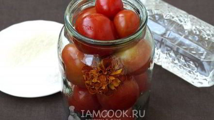 Рецепт помидоров, маринованных с бархатцами