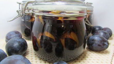 Рецепт слив, маринованных с чесноком