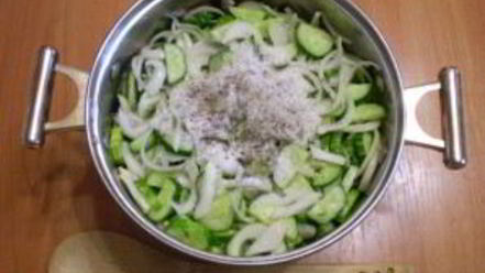 Рецепт огурчиков с луком на зиму