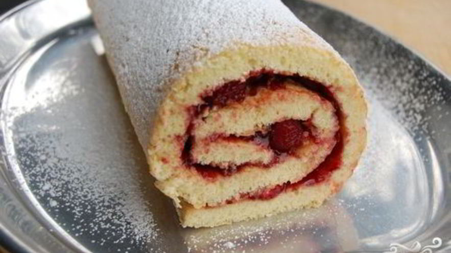 Рецепт бисквитного рулета с повидлом