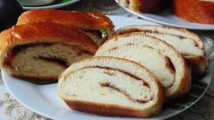 Рецепт сдобного рулета с повидлом