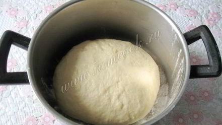 Рецепт сдобного рулета с повидлом