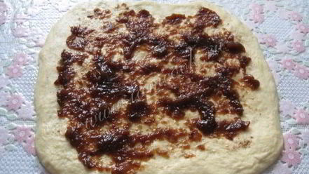 Рецепт сдобного рулета с повидлом