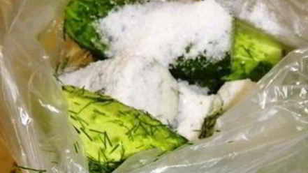 Рецепт малосольных хрустящих огурцов в пакете без рассола