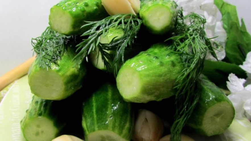Рецепт малосольных огурчиков в минеральной воде