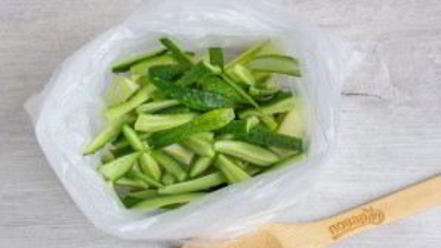 Рецепт малосольных овощей в пакете