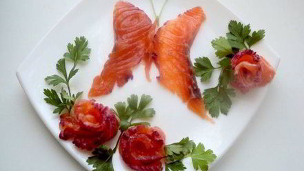 Рецепт семги малосольной с черной смородиной