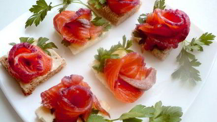 Рецепт семги малосольной с черной смородиной