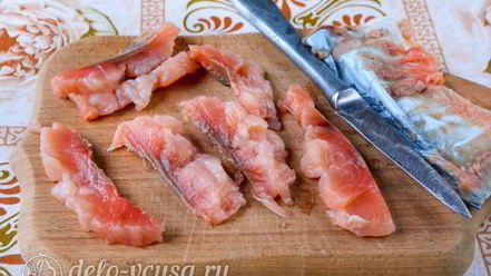 Рецепт соленой горбуши в масле с луком