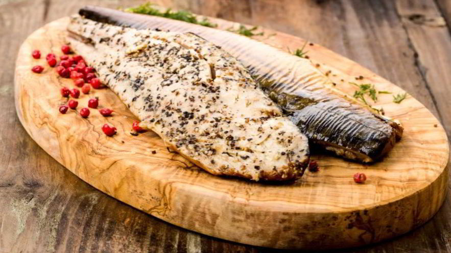 Рецепт соленой скумбрии с розовым перцем