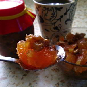 Рецепт Айвового варенья с грецкими орехами