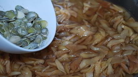 Рецепт грушевого варенья с тыквенными семечками и имбирем