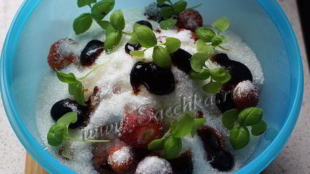 Рецепт клубничного варенья с базиликом