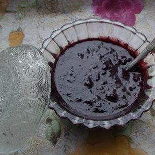 Рецепт Шоколадного сливового варенья с орехами