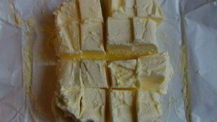 Рецепт шоколадного сливового варенья с орехами