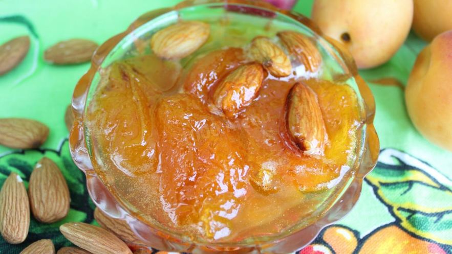 Рецепт варенья из абрикосов без косточек с миндалем