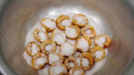 Рецепт варенья из абрикосов без косточек с миндалем