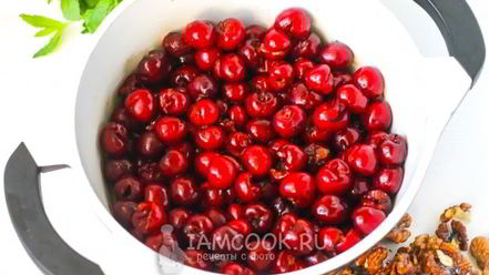 Рецепт варенья из черешни с грецким орехом
