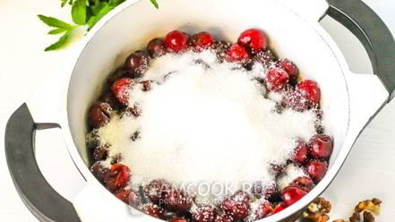 Рецепт варенья из черешни с грецким орехом