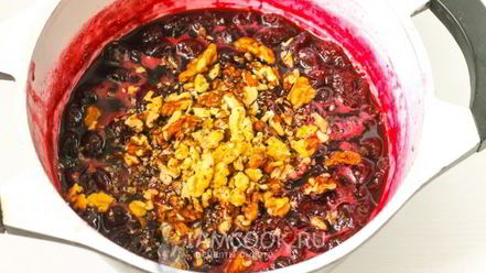 Рецепт варенья из черешни с грецким орехом