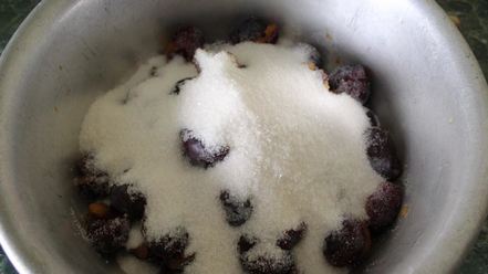 Рецепт варенья из слив с грецкими орехами по-грузински