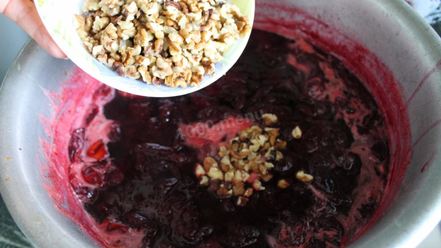 Рецепт варенья из слив с грецкими орехами по-грузински