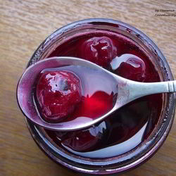 Рецепт Варенья из вишни с корицей и коньяком