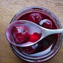 Варенье из вишни с корицей и коньяком