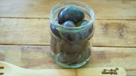 Рецепт закатки слив на зиму