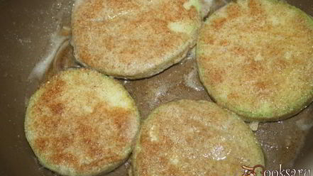 Рецепт ассорти из кабачков и баклажанов в цельнозерновой муке с чесноком и рукколой