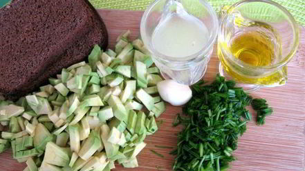 Рецепт брускетты гуакамоле с килькой на бородинском хлебе