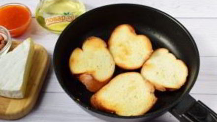 Рецепт брускетты с абрикосом, миндалем и сыром