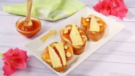 Рецепт брускетты с абрикосом, миндалем и сыром