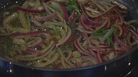 Рецепт брускетты с белыми грибами, чили и розмарином