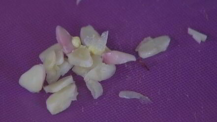 Рецепт брускетты с белыми грибами, чили и розмарином