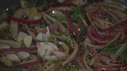 Рецепт брускетты с белыми грибами, чили и розмарином