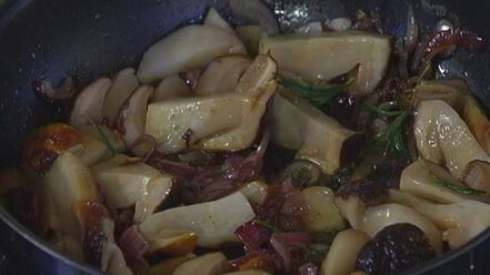 Рецепт брускетты с белыми грибами, чили и розмарином